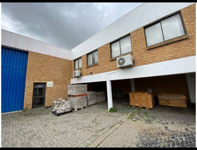 1,490M² WAREHOUSE FOR SALE IN KILLARNEY GARDENS